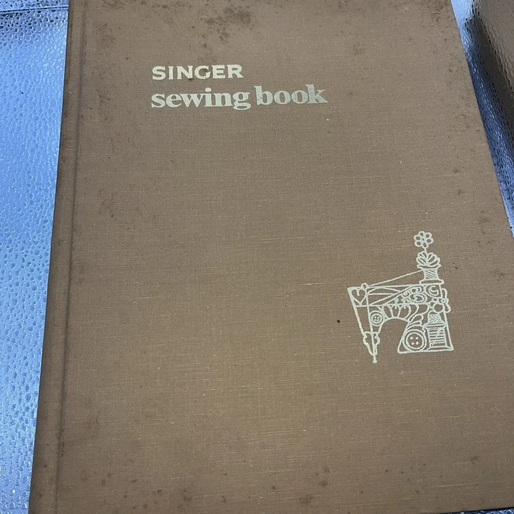 Vintage Hardcover Singer Sewing Book 1969 1st Edition Gladys Cunningham 8 Print